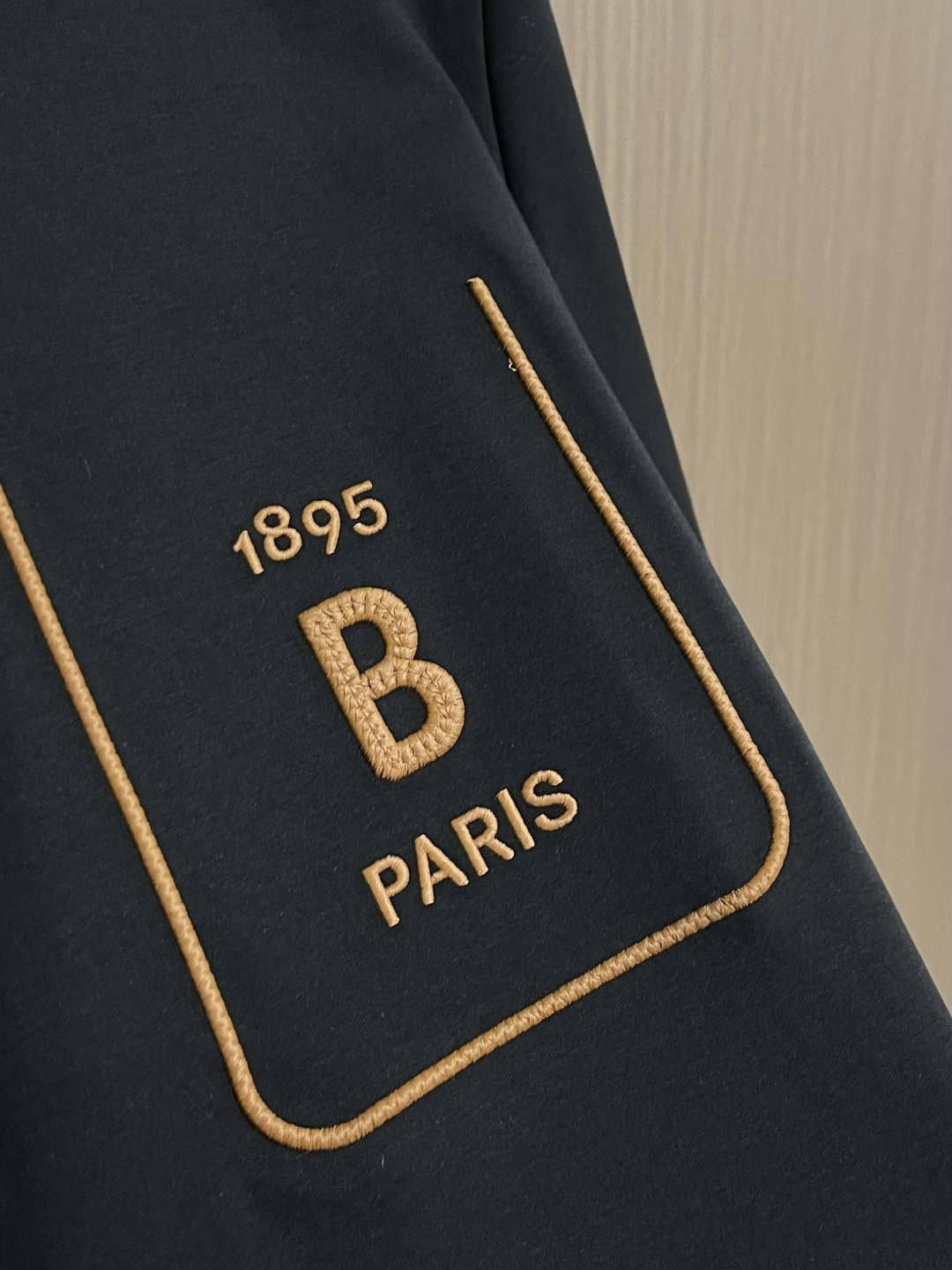 Berluti 布鲁提 2026SS夏季短袖圆领T恤打底衫，胸前简约logo设计，简约大气时尚百搭，手感