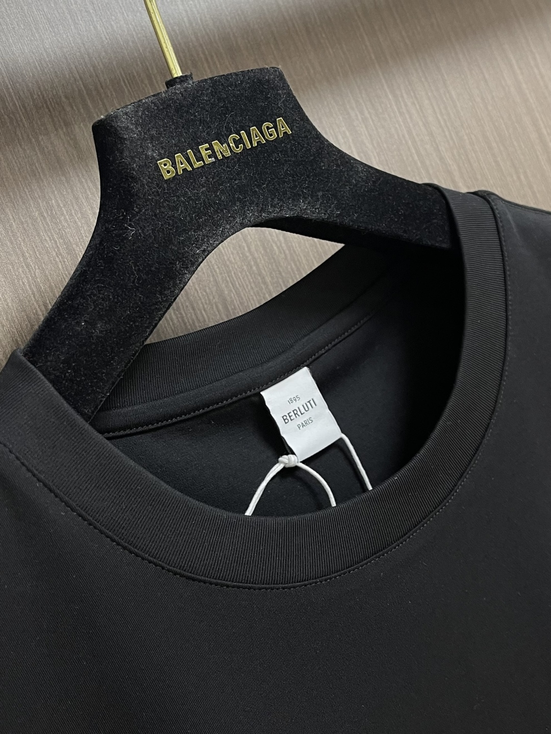 Berluti 布鲁提 2026SS夏季短袖圆领T恤打底衫，胸前简约logo设计，简约大气时尚百搭，手感