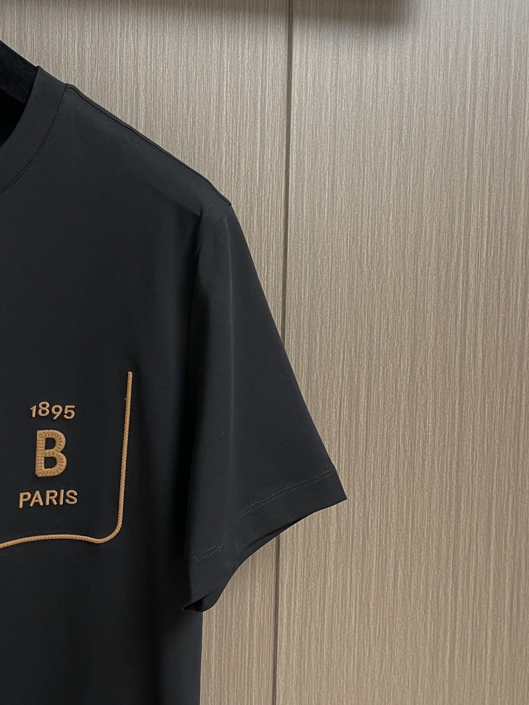 Berluti 布鲁提 2026SS夏季短袖圆领T恤打底衫，胸前简约logo设计，简约大气时尚百搭，手感