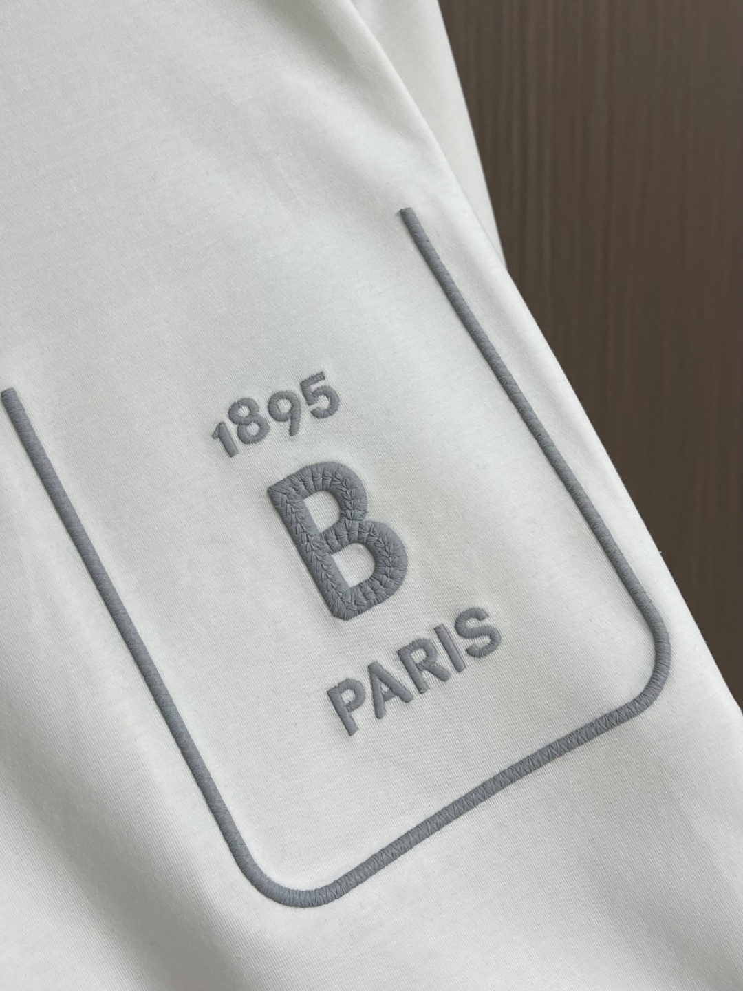 Berluti 布鲁提 2026SS夏季短袖圆领T恤打底衫，胸前简约logo设计，简约大气时尚百搭，手感