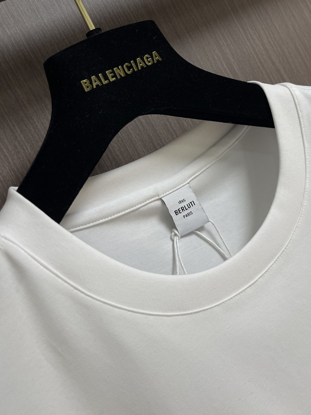 Berluti 布鲁提 2026SS夏季短袖圆领T恤打底衫，胸前简约logo设计，简约大气时尚百搭，手感