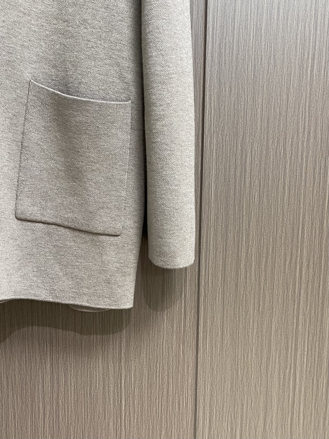 lp🆕 LoroPiana 新款老钱风休闲针织毛衣开衫，触感柔软亲肤，视觉上很精致、有质感、高贵，非常简