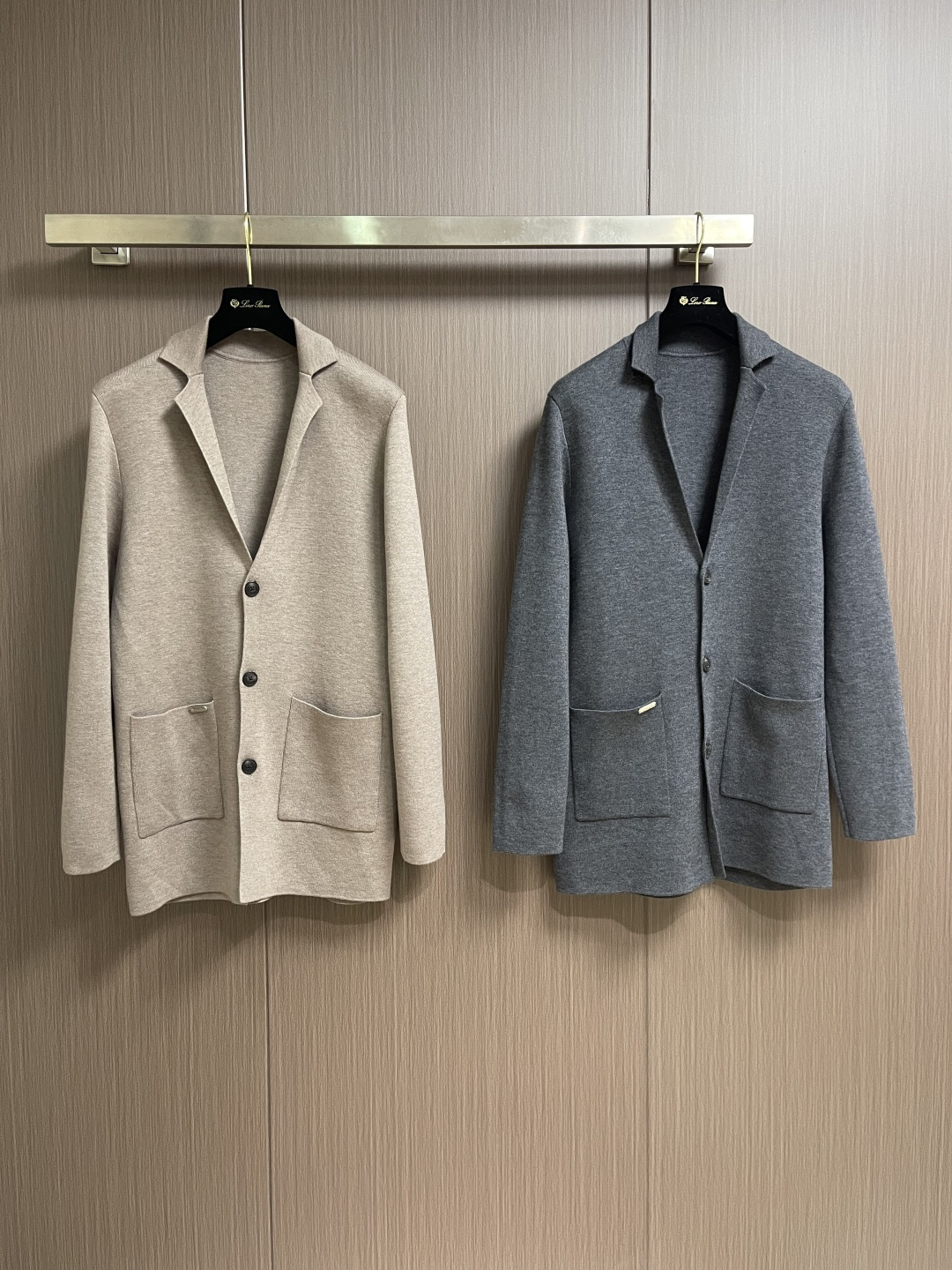 lp🆕 LoroPiana 新款老钱风休闲针织毛衣开衫，触感柔软亲肤，视觉上很精致、有质感、高贵，非常简