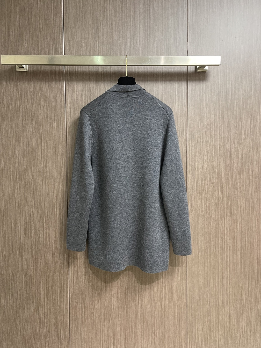 lp🆕 LoroPiana 新款老钱风休闲针织毛衣开衫，触感柔软亲肤，视觉上很精致、有质感、高贵，非常简