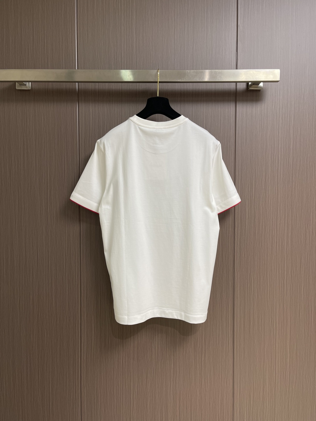 MONCLER 2026SS春夏短袖T恤，这款短袖面料采用32支双股新疆长绒棉紧密圆领短袖，领口用耐洗防