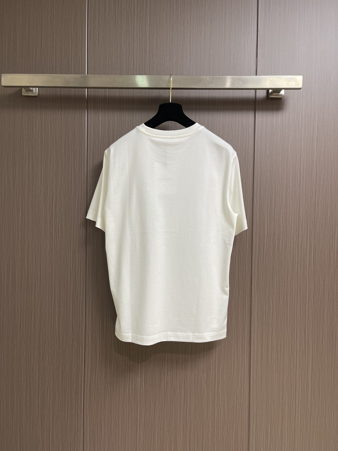 Moncler 2026SS早春新品休闲徽章短袖T恤。甄选高支长绒棉经液氨处理后，触感软糯亲肤，透气性绝