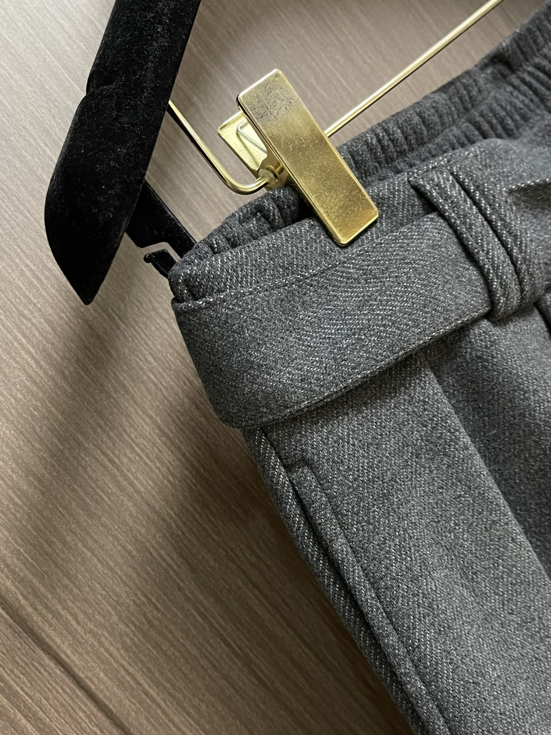 Valentino华伦天奴 腰带绵羊毛高克重加绒阔腿裤，老钱风秋冬质感担当 休闲裤 宽松裤子，这款腰带阔