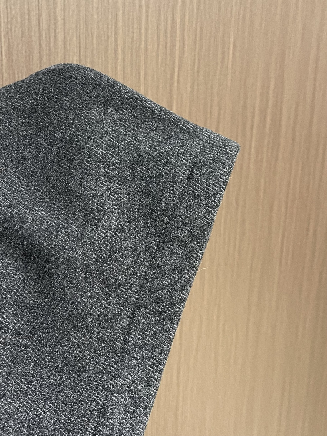 Valentino华伦天奴 腰带绵羊毛高克重加绒阔腿裤，老钱风秋冬质感担当 休闲裤 宽松裤子，这款腰带阔