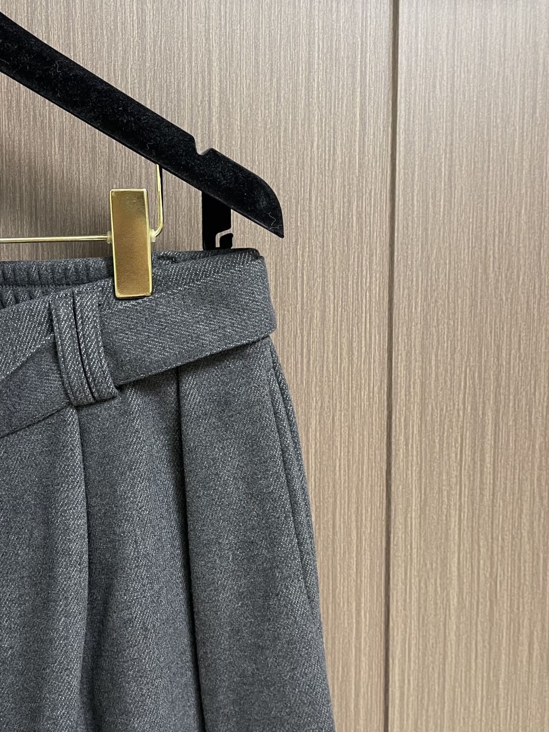 Valentino华伦天奴 腰带绵羊毛高克重加绒阔腿裤，老钱风秋冬质感担当 休闲裤 宽松裤子，这款腰带阔