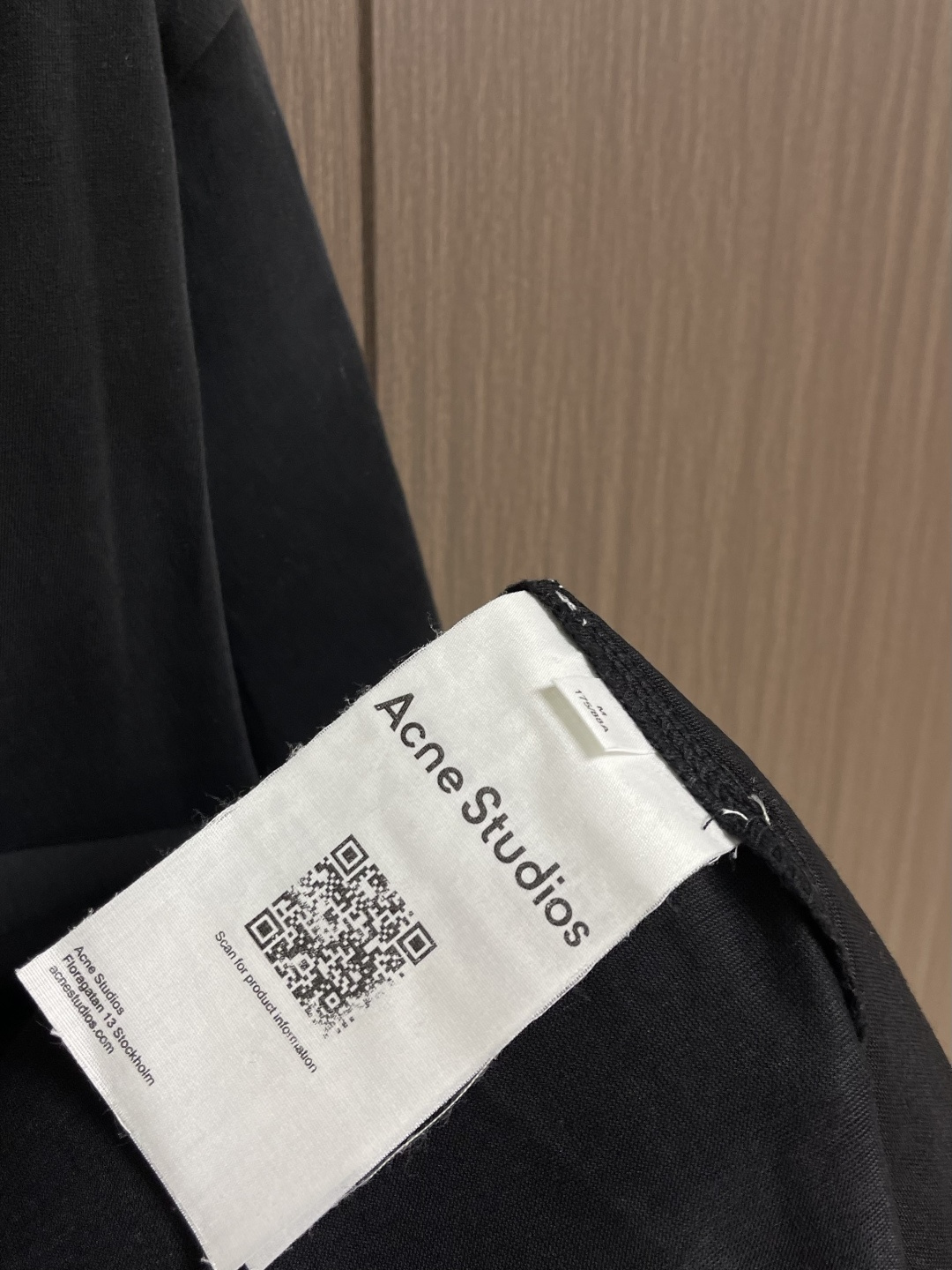 Acne Studios 喷绘做旧徽标短袖T恤，定制云绒爽滑雪感棉 垂感爽滑 细腻透气 一抹云石灰白随性