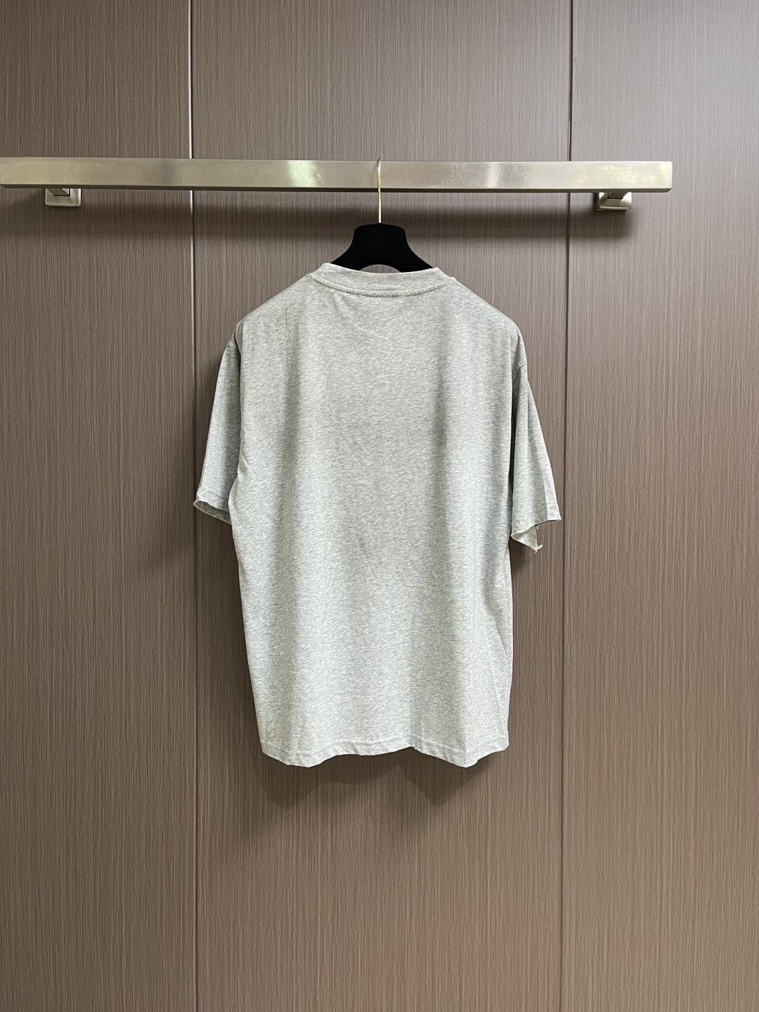 Acne Studios 喷绘做旧徽标短袖T恤，定制云绒爽滑雪感棉 垂感爽滑 细腻透气 一抹云石灰白随性