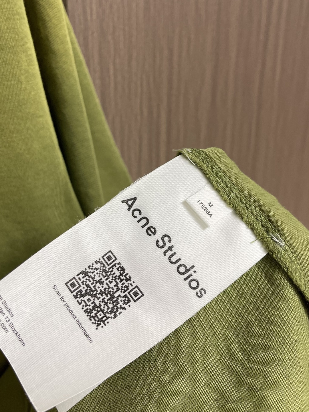 Acne Studios 喷绘做旧徽标短袖T恤，定制云绒爽滑雪感棉 垂感爽滑 细腻透气 一抹云石灰白随性