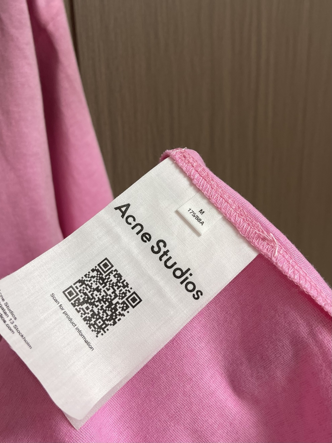 Acne Studios 喷绘做旧徽标短袖T恤，定制云绒爽滑雪感棉 垂感爽滑 细腻透气 一抹云石灰白随性