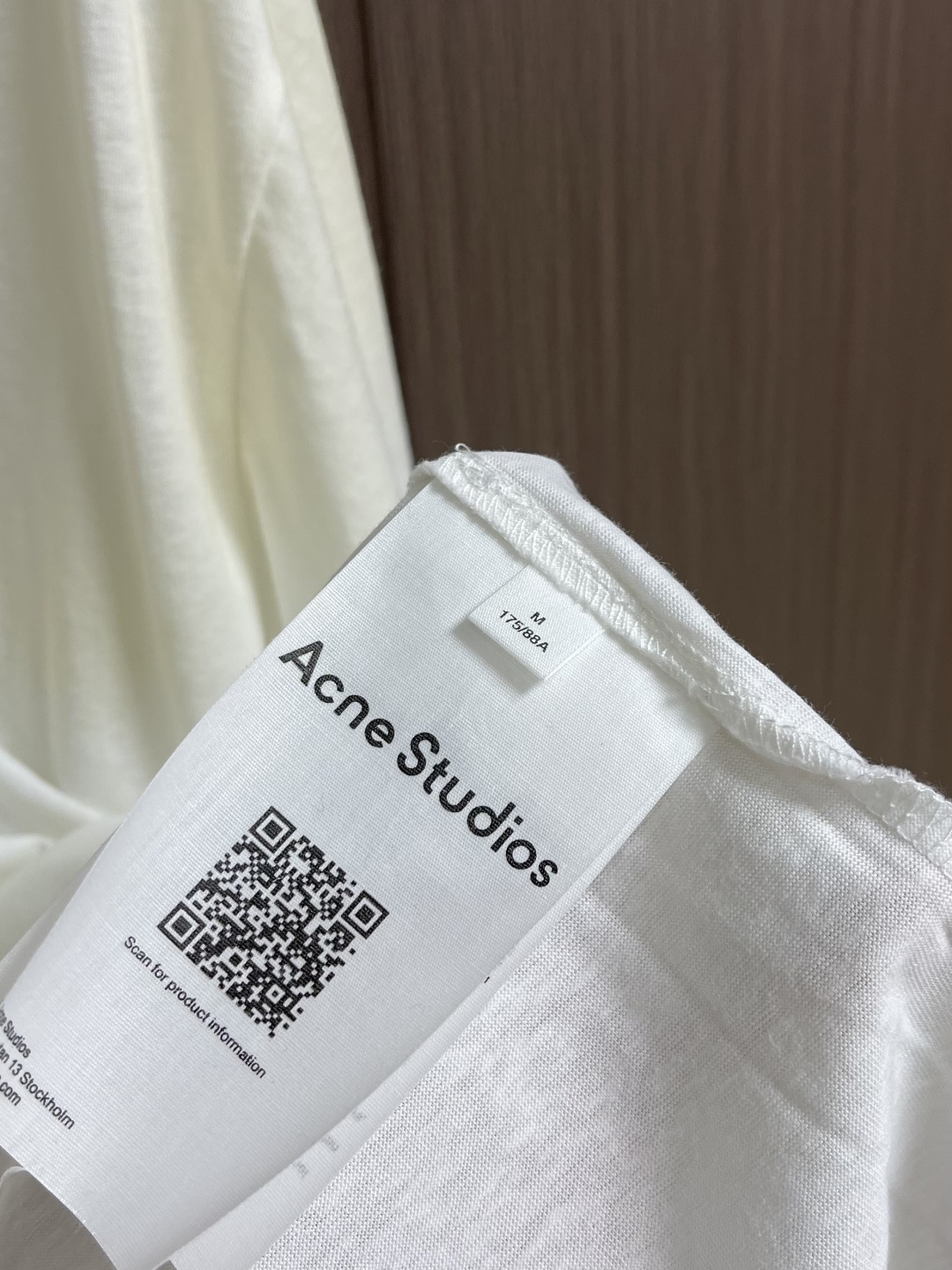 Acne Studios 喷绘做旧徽标短袖T恤，定制云绒爽滑雪感棉 垂感爽滑 细腻透气 一抹云石灰白随性