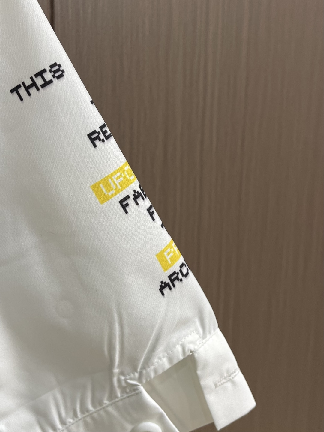 ✅🌾售后 PRADA 拼接印花假两件长袖衬衫，采用进口桑蚕丝与高支棉混纺面料，桑蚕丝带来柔滑光泽与透气垂