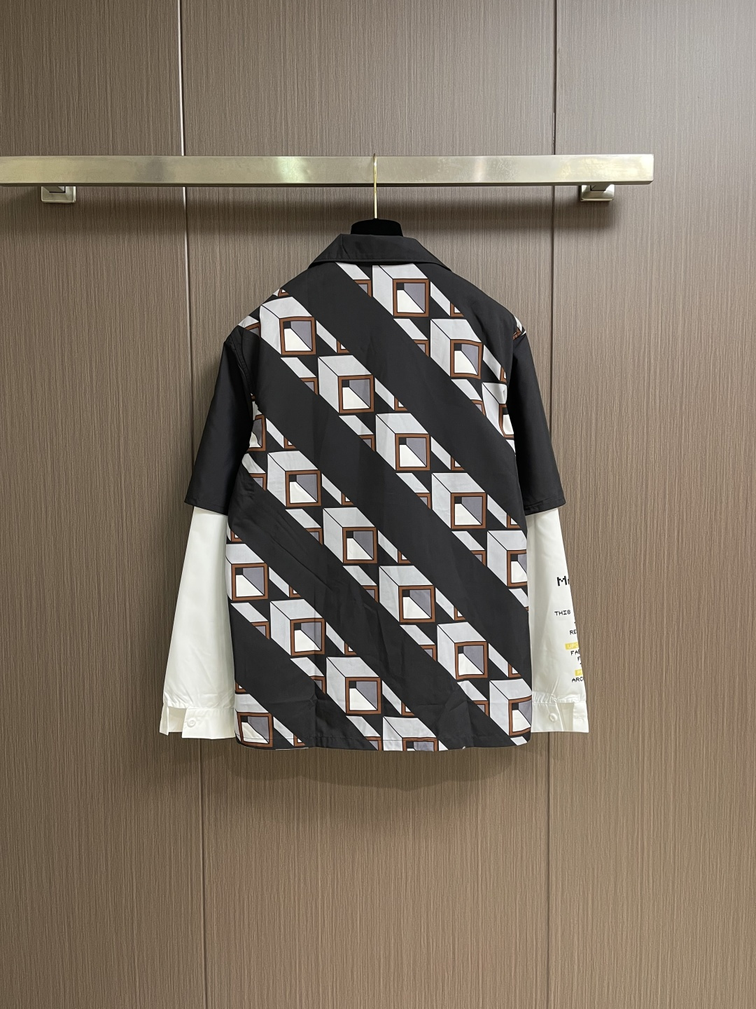 ✅🌾售后 PRADA 拼接印花假两件长袖衬衫，采用进口桑蚕丝与高支棉混纺面料，桑蚕丝带来柔滑光泽与透气垂