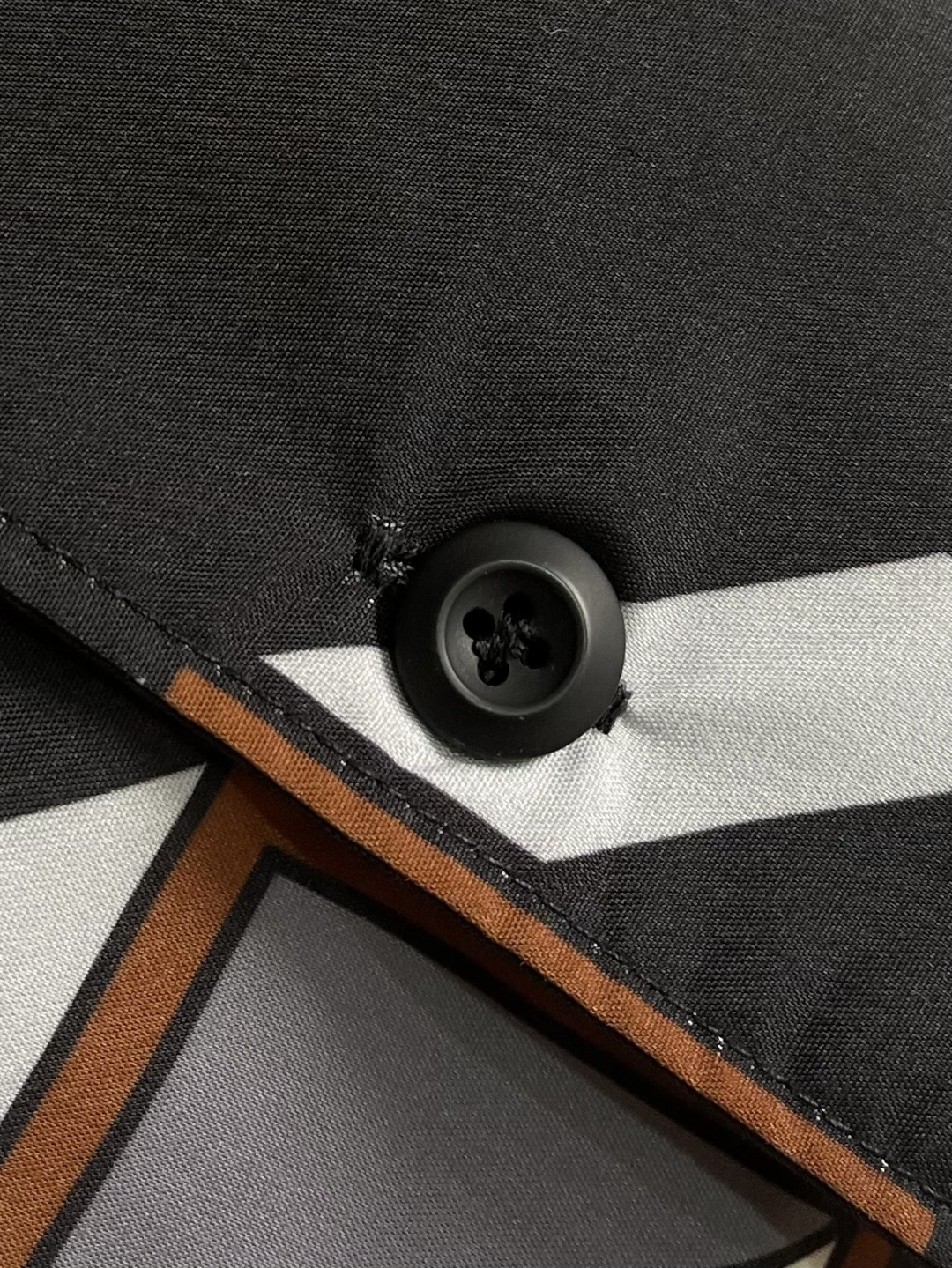 ✅🌾售后 PRADA 拼接印花假两件长袖衬衫，采用进口桑蚕丝与高支棉混纺面料，桑蚕丝带来柔滑光泽与透气垂