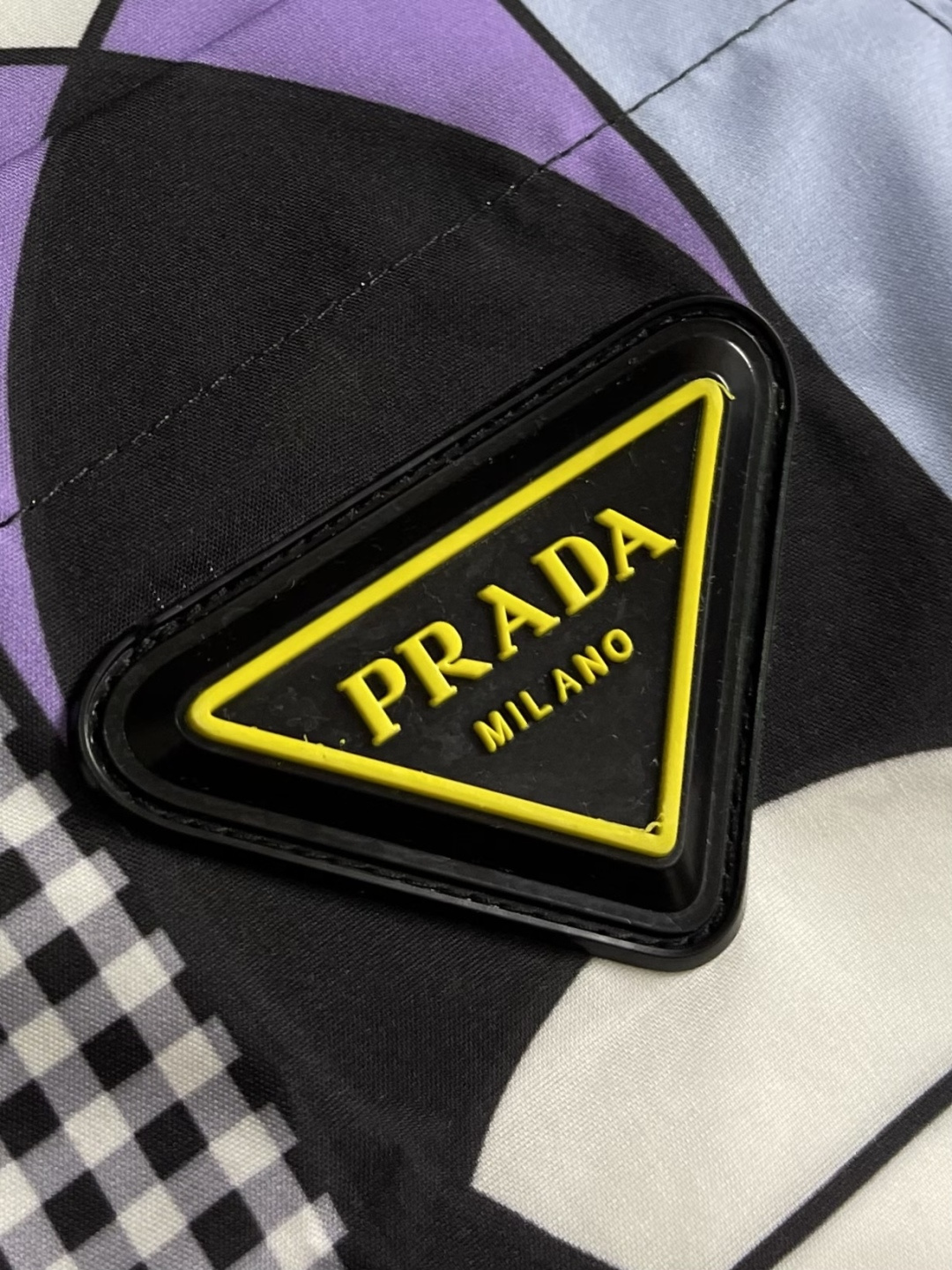✅🌾售后 PRADA 拼接印花假两件长袖衬衫，采用进口桑蚕丝与高支棉混纺面料，桑蚕丝带来柔滑光泽与透气垂