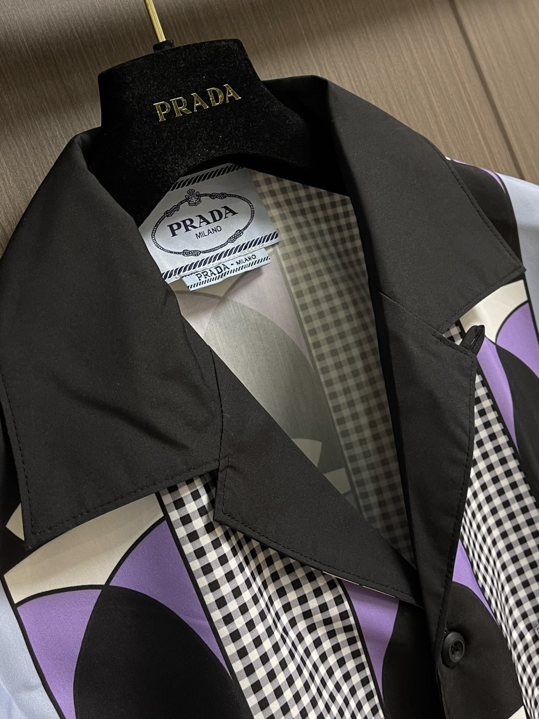 ✅🌾售后 PRADA 拼接印花假两件长袖衬衫，采用进口桑蚕丝与高支棉混纺面料，桑蚕丝带来柔滑光泽与透气垂