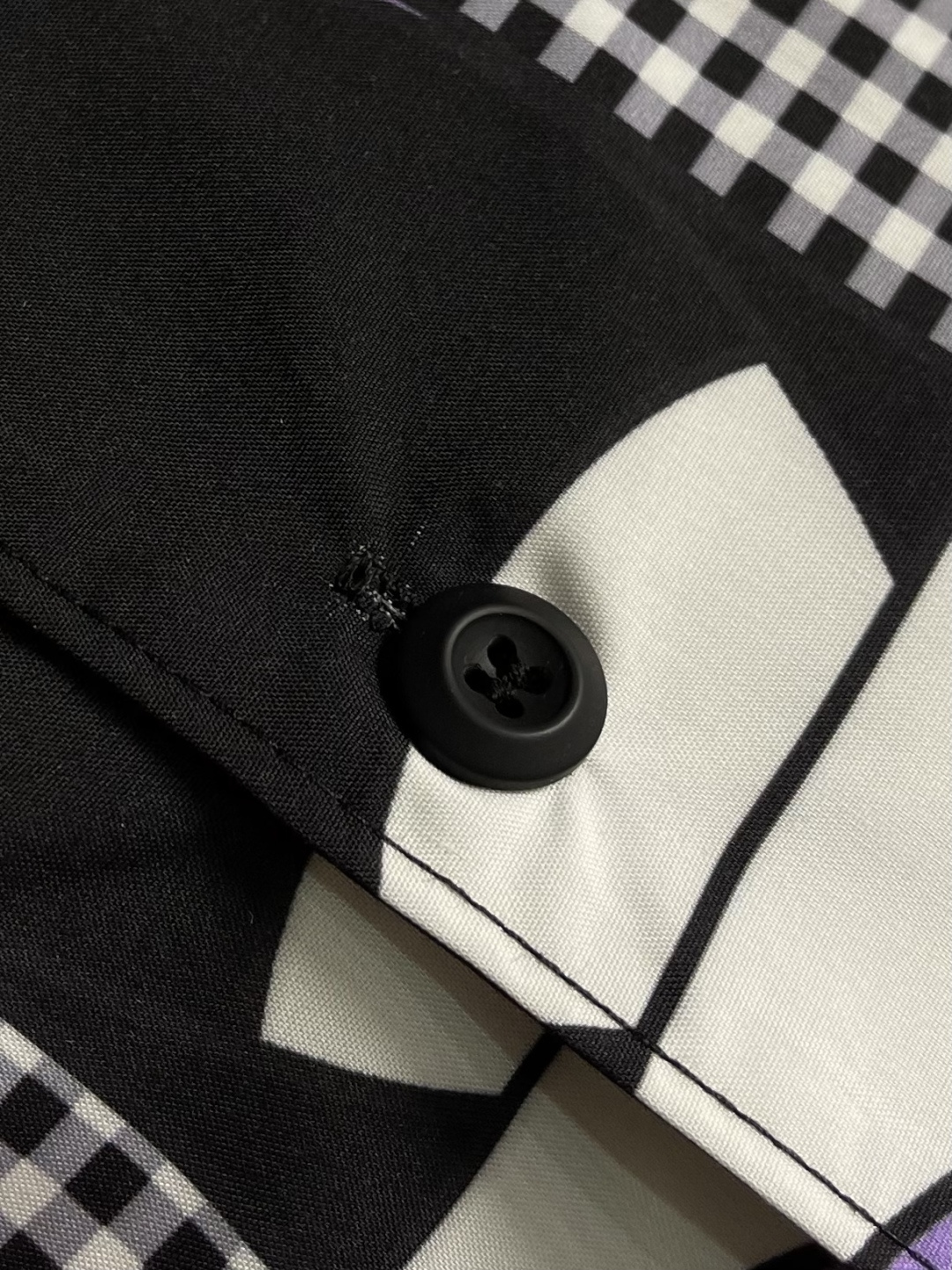 ✅🌾售后 PRADA 拼接印花假两件长袖衬衫，采用进口桑蚕丝与高支棉混纺面料，桑蚕丝带来柔滑光泽与透气垂