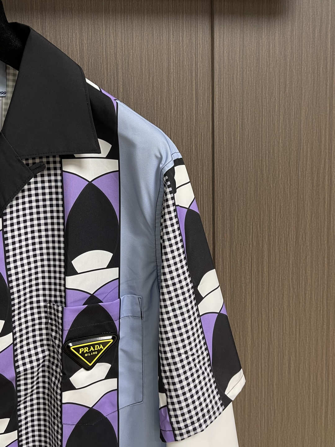 ✅🌾售后 PRADA 拼接印花假两件长袖衬衫，采用进口桑蚕丝与高支棉混纺面料，桑蚕丝带来柔滑光泽与透气垂