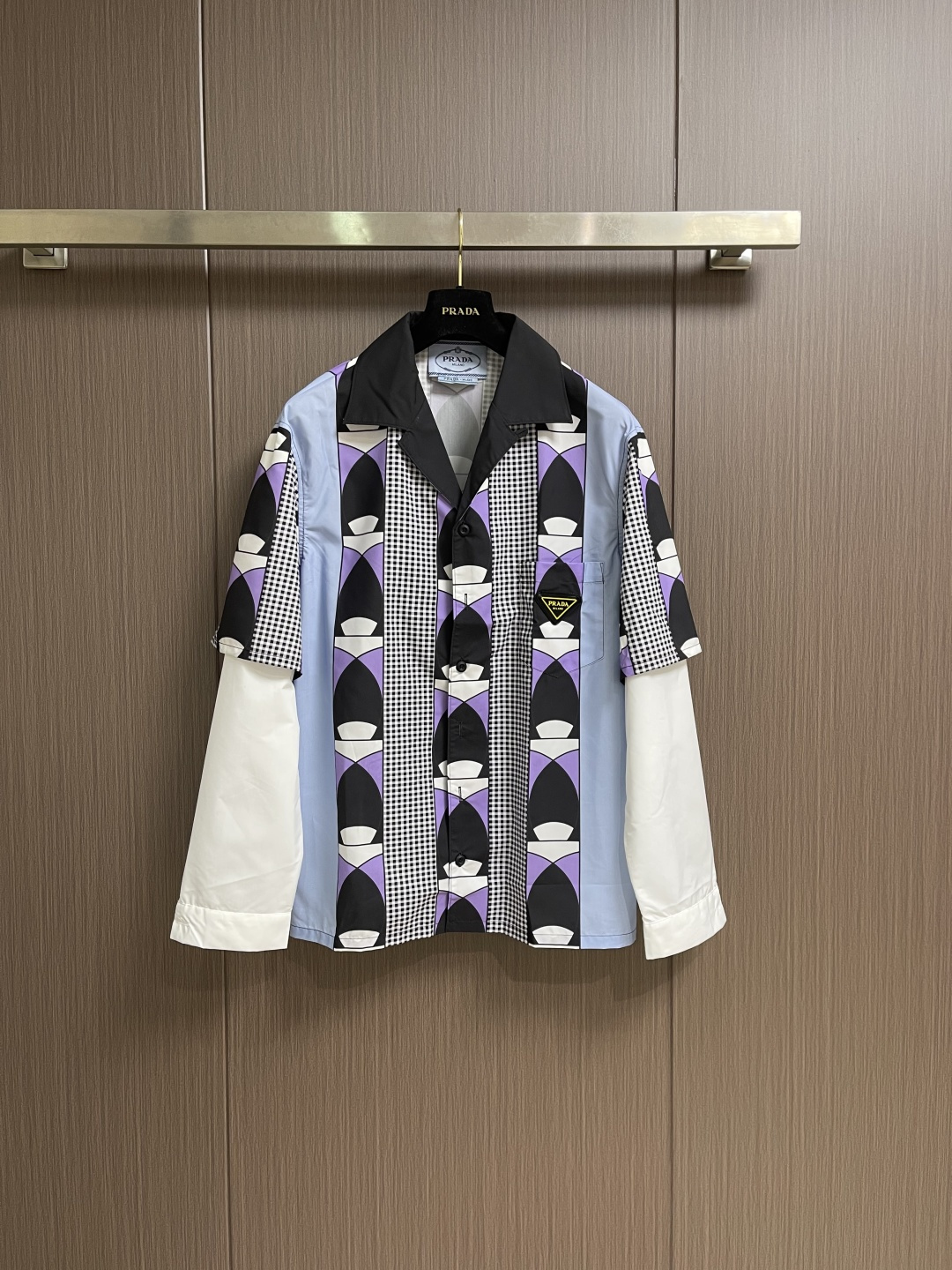 ✅🌾售后 PRADA 拼接印花假两件长袖衬衫，采用进口桑蚕丝与高支棉混纺面料，桑蚕丝带来柔滑光泽与透气垂