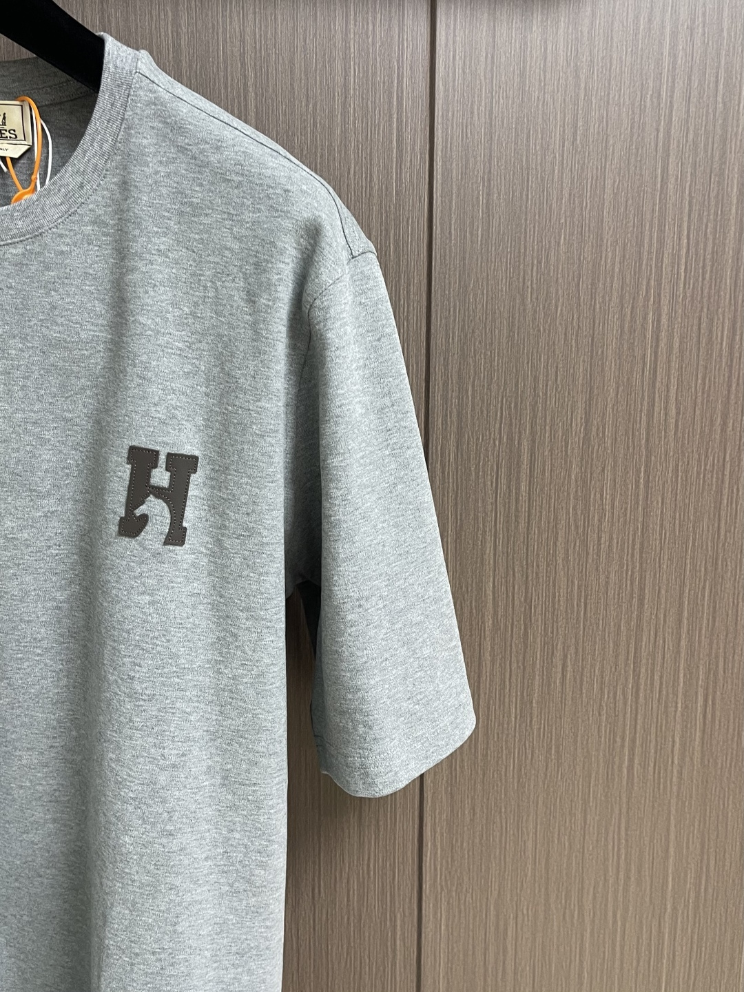 ✅🌾售后 Hermes Paris骏马皮革短袖T恤，定制双面云绒精梳棉，将马的力量与H的优雅熔铸为可穿戴