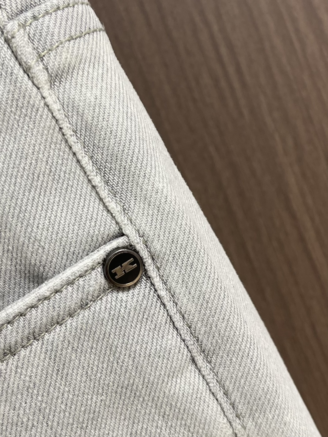 ✅🌾售后 Kiton 2026SS春季新款男士直筒牛仔裤，棉质牛仔面料打造质地柔软又不失筋骨，手感干爽有