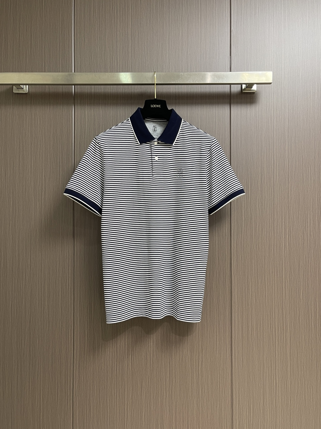 NO:744133,bc pique striped polo shirt is a must-have in men's wardrobe. Cut and sewn from unconventional fabrics!  Imported mercerized cotton yarn, the thickness is the same as conventional pique, cool and breathable. Highly difficult jacquard weaving hexagonal pique, large beads, stable and breathable structure. Exquisite and delicate small logo contrasting embroidery, natural deep sea butterfly buttons. Elegant cuffs with contrasting colors, one-piece cuff hem, no deformation after washing. Size M-3XL,,19860909bc 男人衣柜的必备之品珠地条纹 polo 衫.非常规面料裁剪缝制！进口丝光棉纱线,厚度和常规珠地一样,凉爽透气.高难度提花织造六角珠地,珠大,结构稳定透气.精致细腻小 logo 撞色刺绣,天然深海蝶贝纽扣.高雅袖口撞色,一体成型袖口下摆,随便洗涤不变形.尺码M-3XL,,,Men's clothing