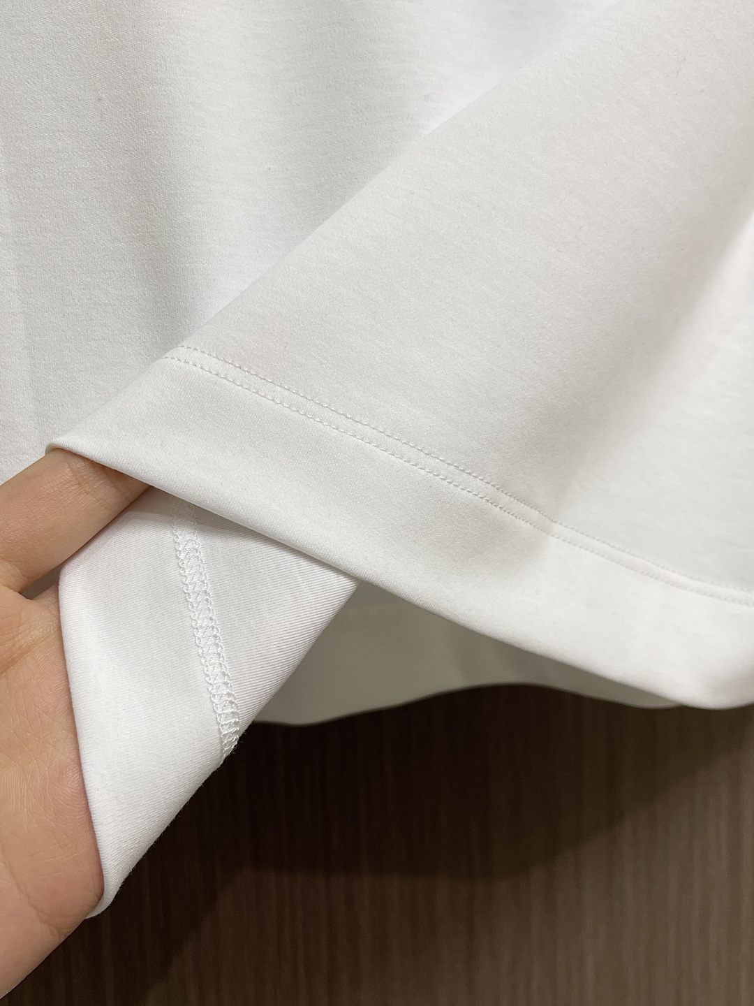 ✅新款 Burberry 金属战马标识圆领短袖T恤，面料经过精细加工和处理，具有优良的质地和性能。手感柔