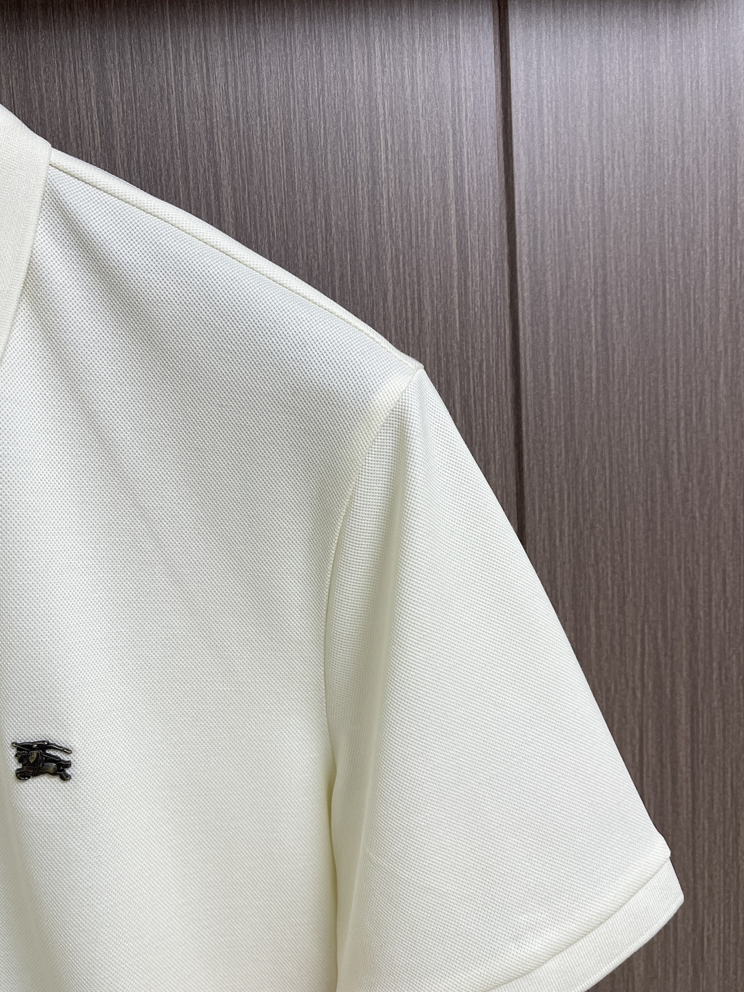 ✅新款 Burberry 金属战马标识短袖POLO，面料经过精细加工和处理，具有优良的质地和性能。手感柔