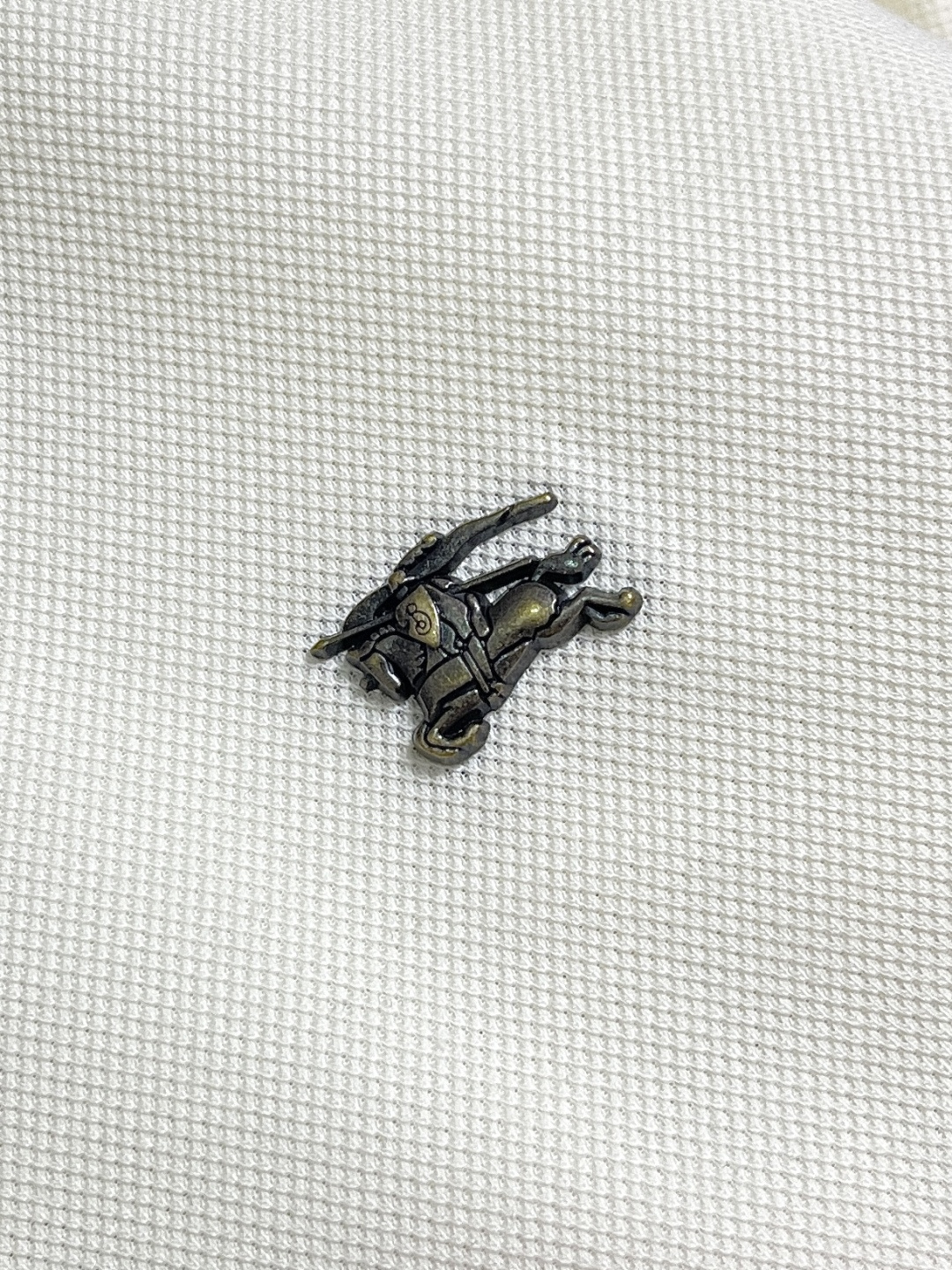 ✅新款 Burberry 金属战马标识短袖POLO，面料经过精细加工和处理，具有优良的质地和性能。手感柔