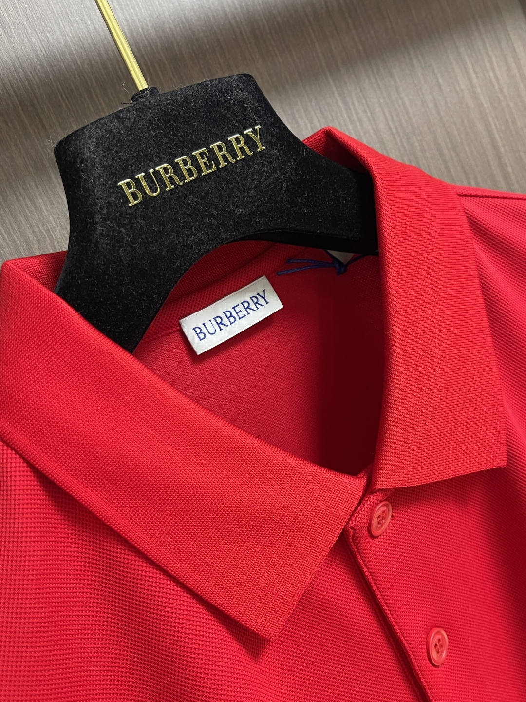✅新款 Burberry 金属战马标识短袖POLO，面料经过精细加工和处理，具有优良的质地和性能。手感柔