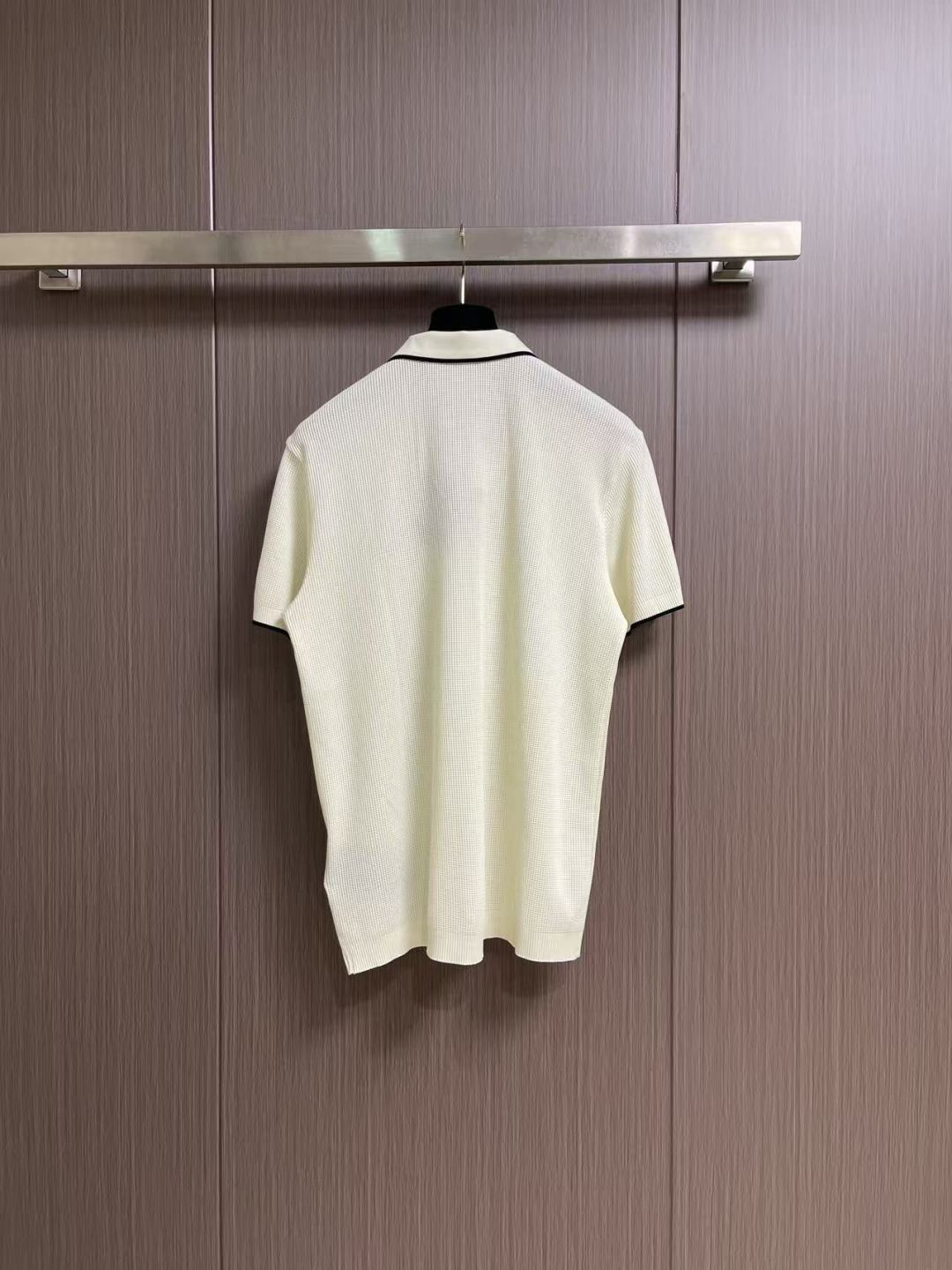 ✅新款 Prada 2026ss新款短袖针织Polo，这款Polo是衣橱中的经典单品，造型细致，运动风格