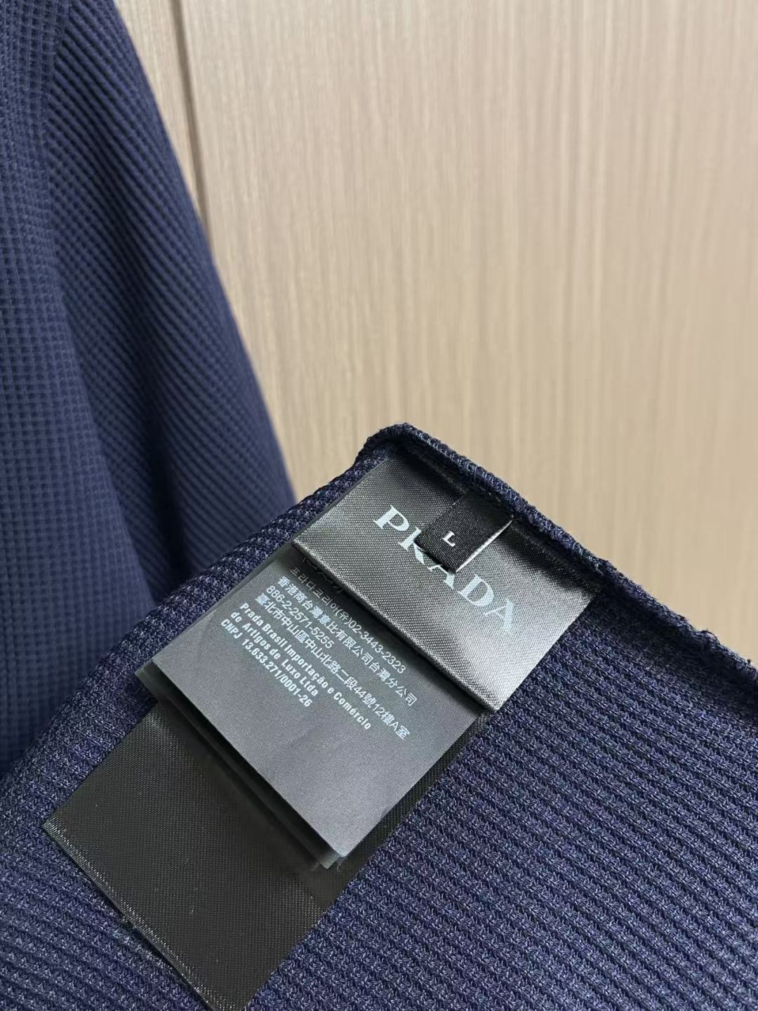 ✅新款 Prada 2026ss新款短袖针织Polo，这款Polo是衣橱中的经典单品，造型细致，运动风格