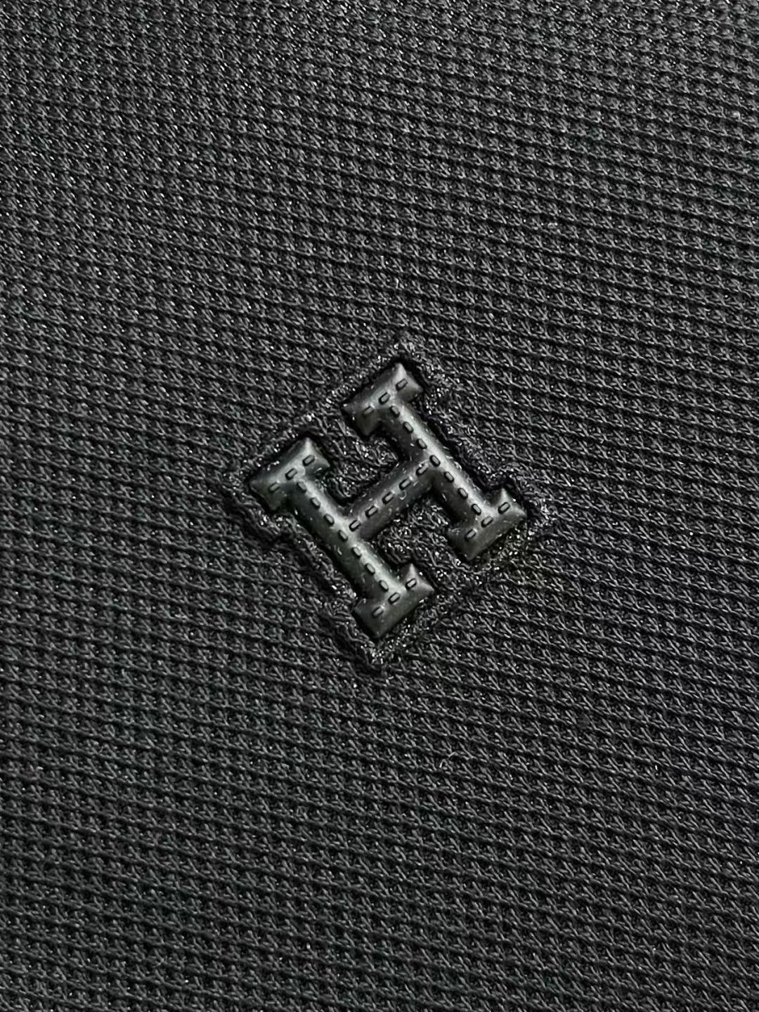 ✅新款 Hermes 针织短袖POLO，这款针织Polo短袖，将经典与时尚完美融合。简洁流畅的线条勾勒出