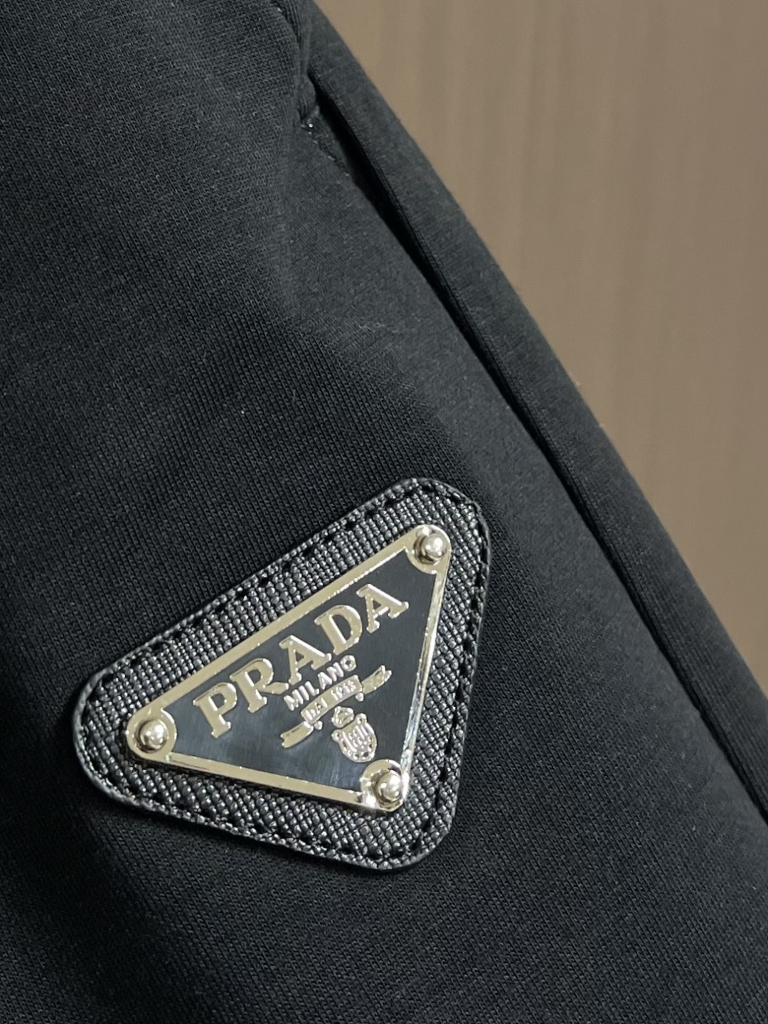 。🩵Prada 2026SS早春新品束腿卫裤，面料无敌，型款设计都无可挑剔的百搭款卫裤，户外运动都美的简