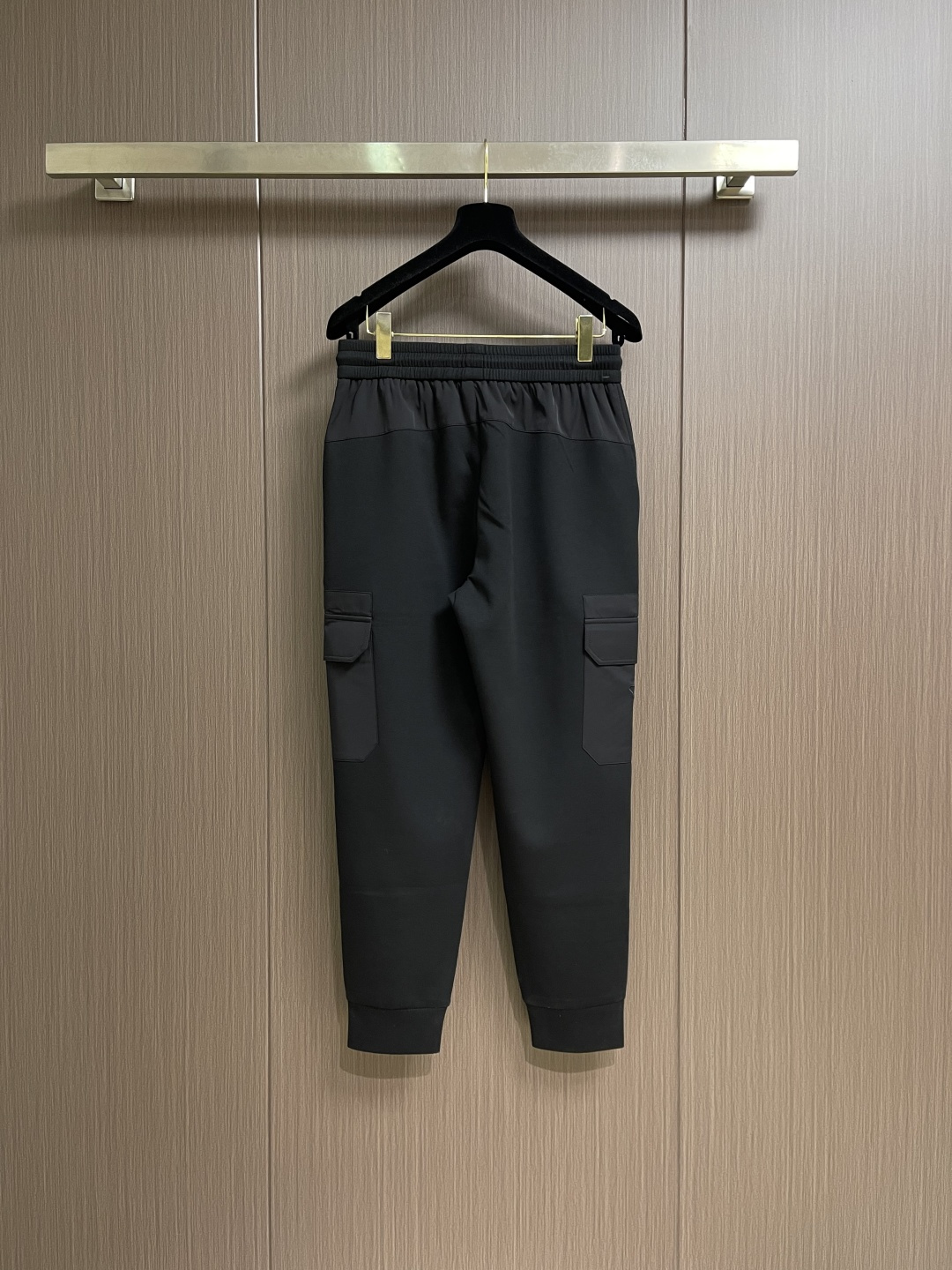 。🩵PRADA 2026ss 标识logo运动多袋休闲卫裤、定制原版专属面料，面料舒适透气,松紧腰头,多