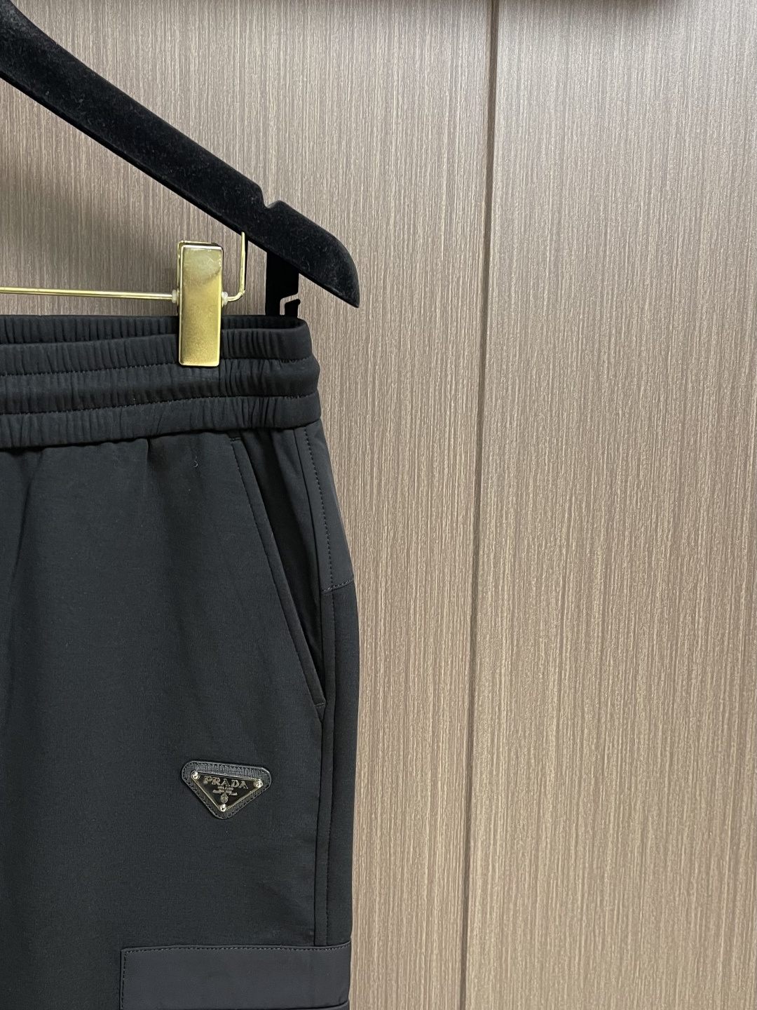 。🩵PRADA 2026ss 标识logo运动多袋休闲卫裤、定制原版专属面料，面料舒适透气,松紧腰头,多