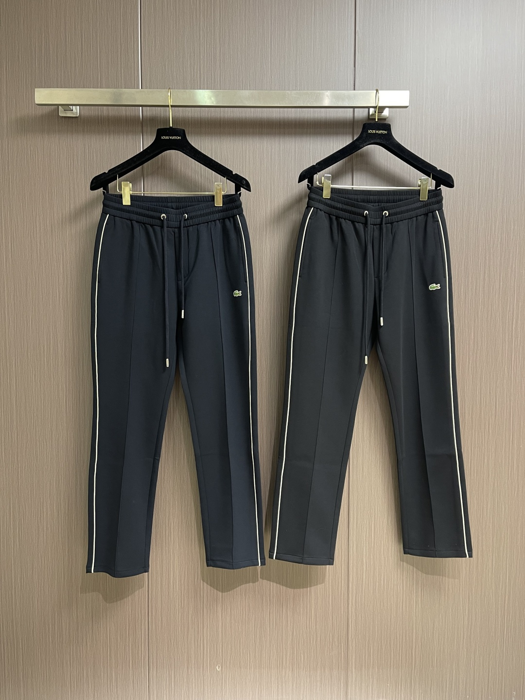 。🩵Lacoste 2026SS早春新款休闲直筒卫裤，客供定制面料，鳄鱼刺绣点缀，所有辅料细节齐全，完美