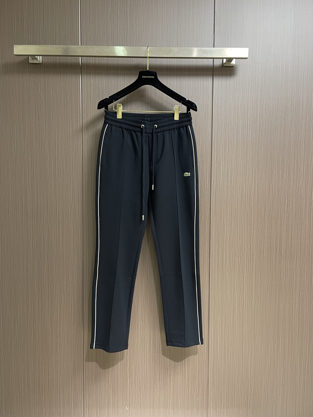 。🩵Lacoste 2026SS早春新款休闲直筒卫裤，客供定制面料，鳄鱼刺绣点缀，所有辅料细节齐全，完美