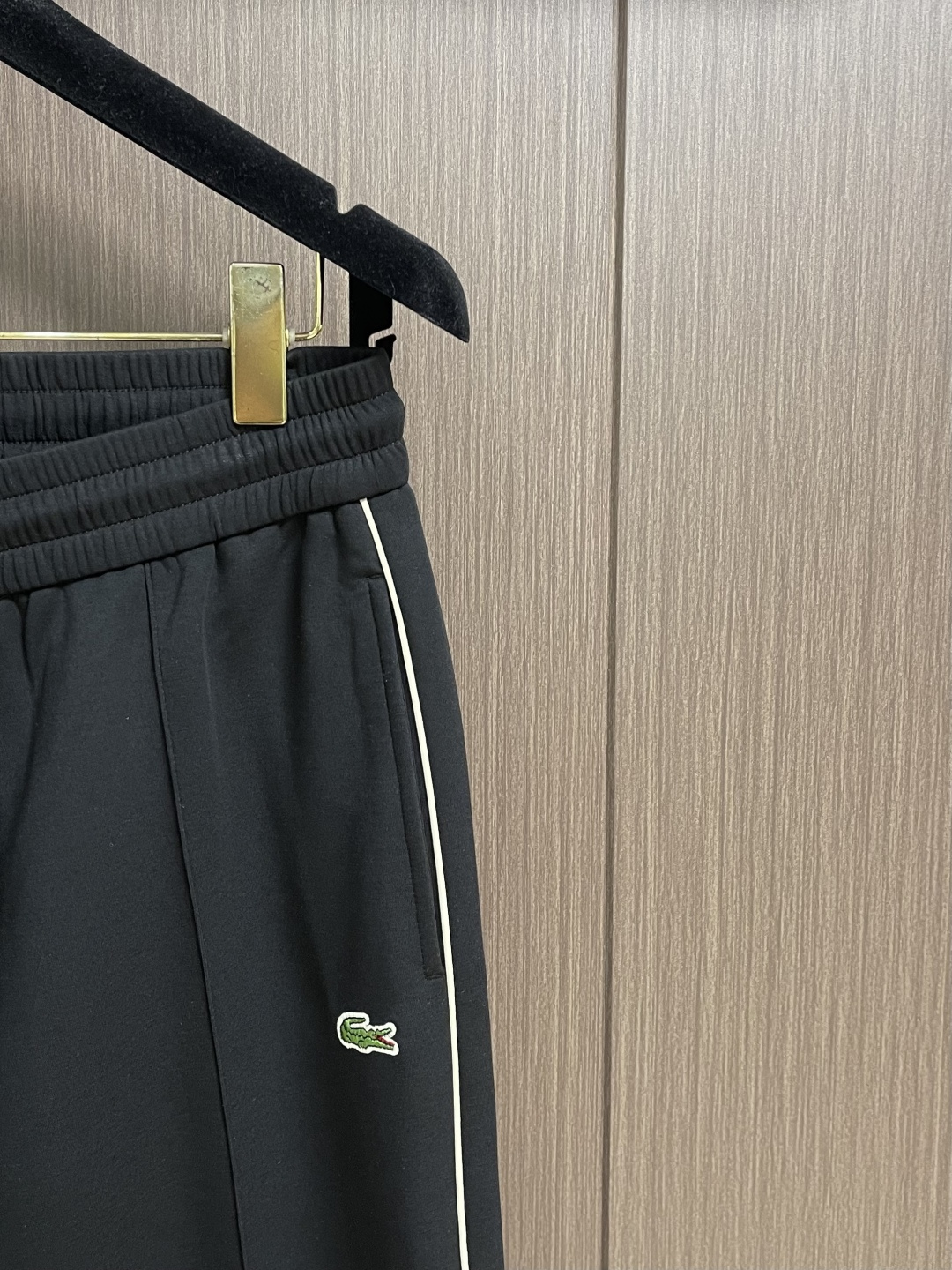 。🩵Lacoste 2026SS早春新款休闲直筒卫裤，客供定制面料，鳄鱼刺绣点缀，所有辅料细节齐全，完美