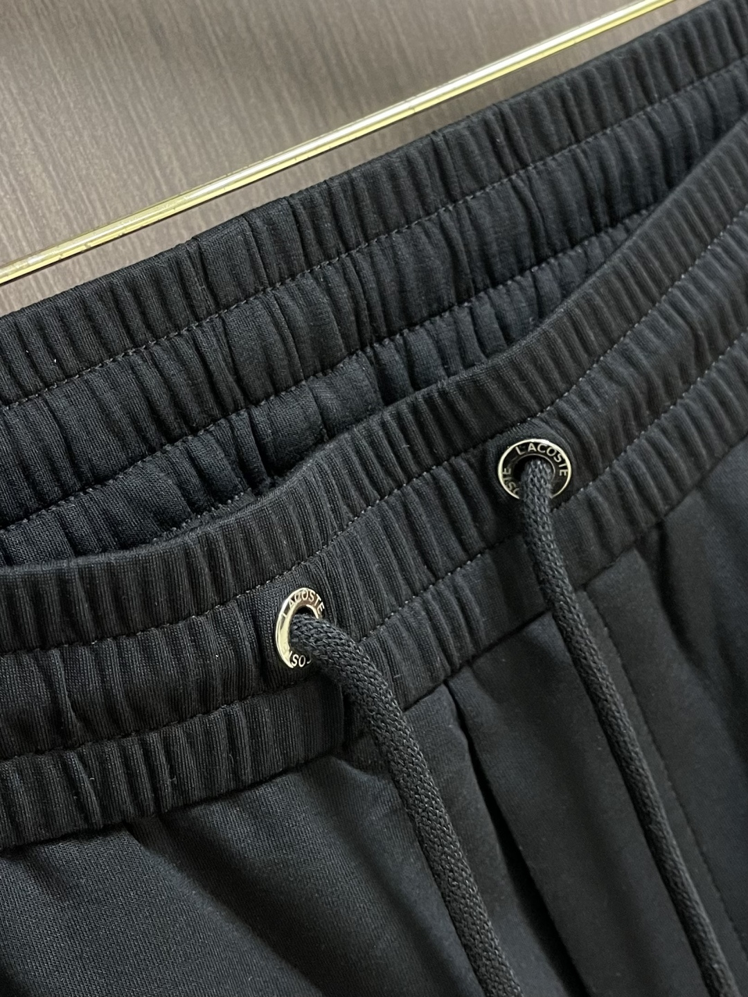 。🩵Lacoste 2026SS早春新款休闲直筒卫裤，客供定制面料，鳄鱼刺绣点缀，所有辅料细节齐全，完美