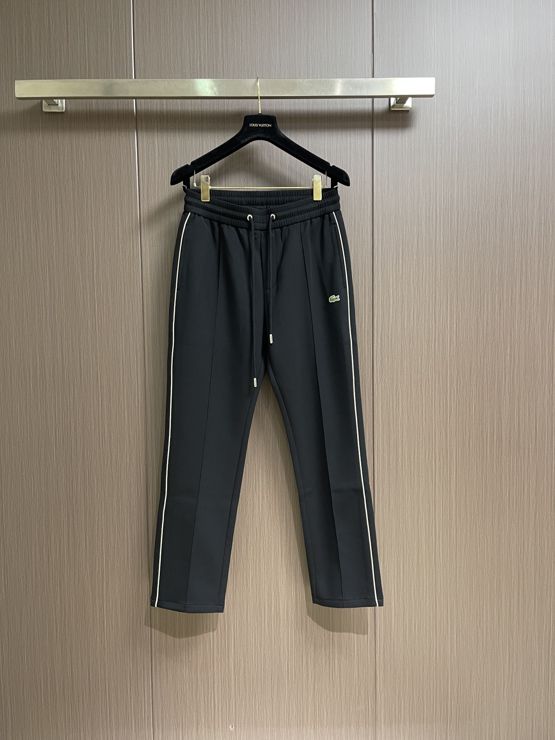 。🩵Lacoste 2026SS早春新款休闲直筒卫裤，客供定制面料，鳄鱼刺绣点缀，所有辅料细节齐全，完美