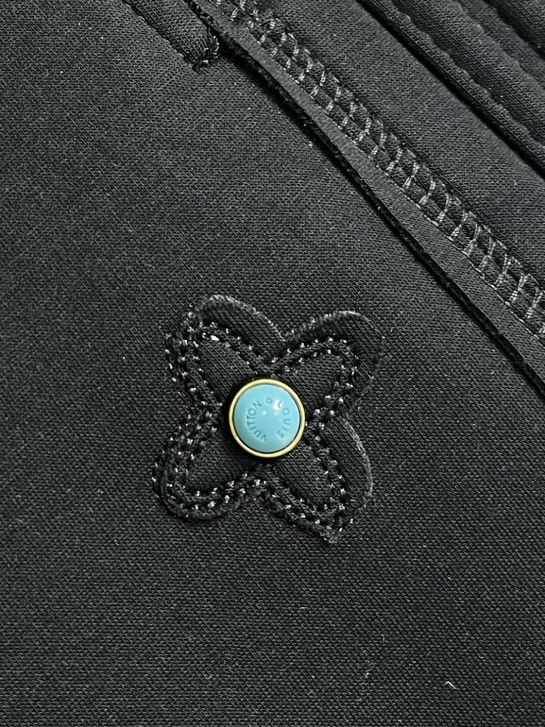 。🩵LV 2026ss新款棉质抽绳直筒卫裤，经典的徽标带饰点缀，穿着舒适百搭永不过时无论跑步居家上班都搭