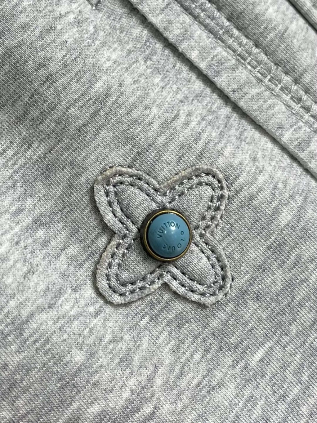 。🩵LV 2026ss新款棉质抽绳直筒卫裤，经典的徽标带饰点缀，穿着舒适百搭永不过时无论跑步居家上班都搭