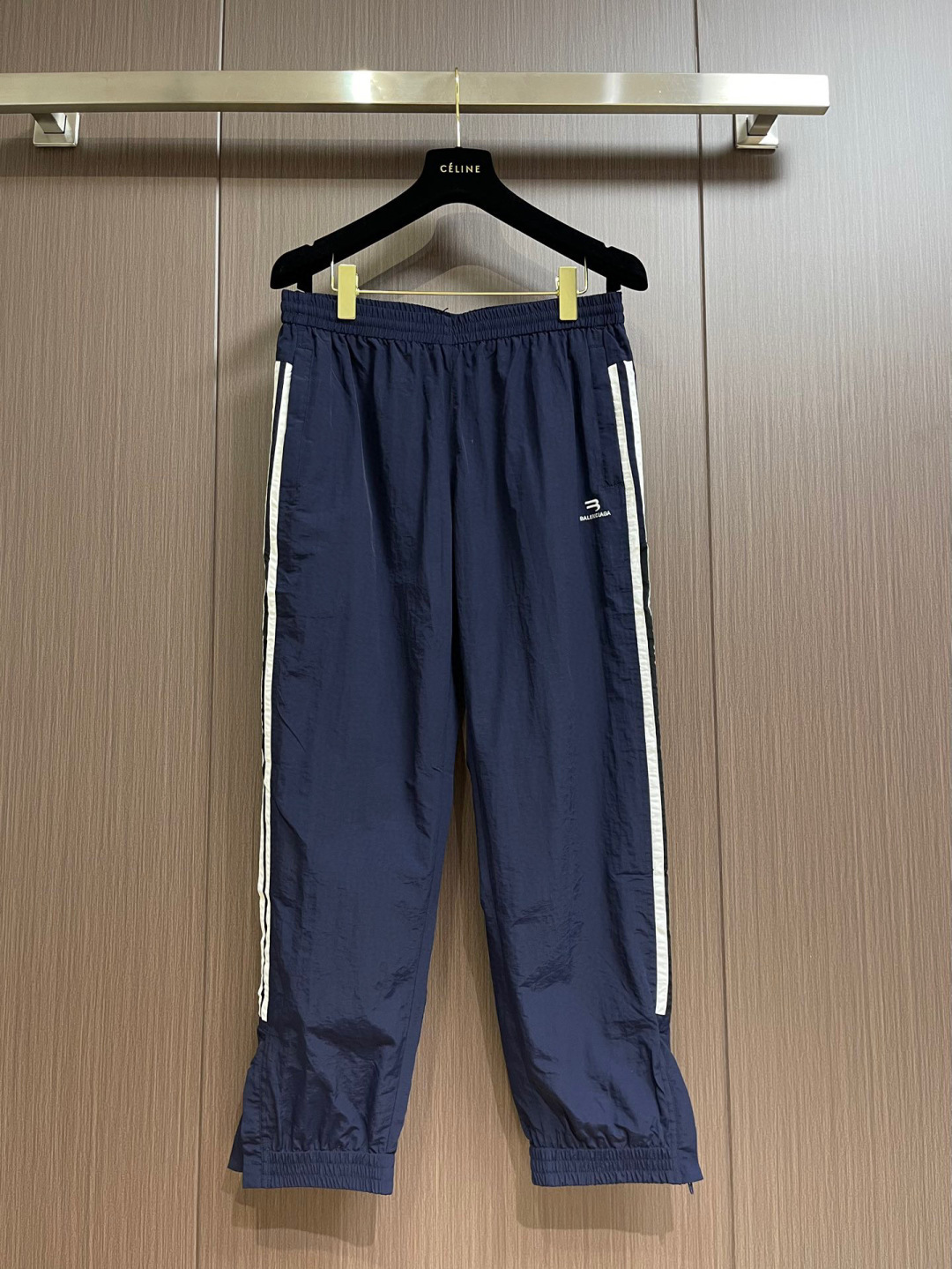 NO:735373,Special clearance pants, non-returnable, non-exchangeable, Balenciaga new embroidered stand-up collar zipper jacket suit. Tops S-M, pants S-M-L,,balenciaga,jackets & coats,19860909特价清仓裤子 不退不换  Balenciaga 新款刺绣立领拉链夹克套装. 上衣S-M 裤子S-M-L,,balenciaga,jackets & coats,,Men's clothing