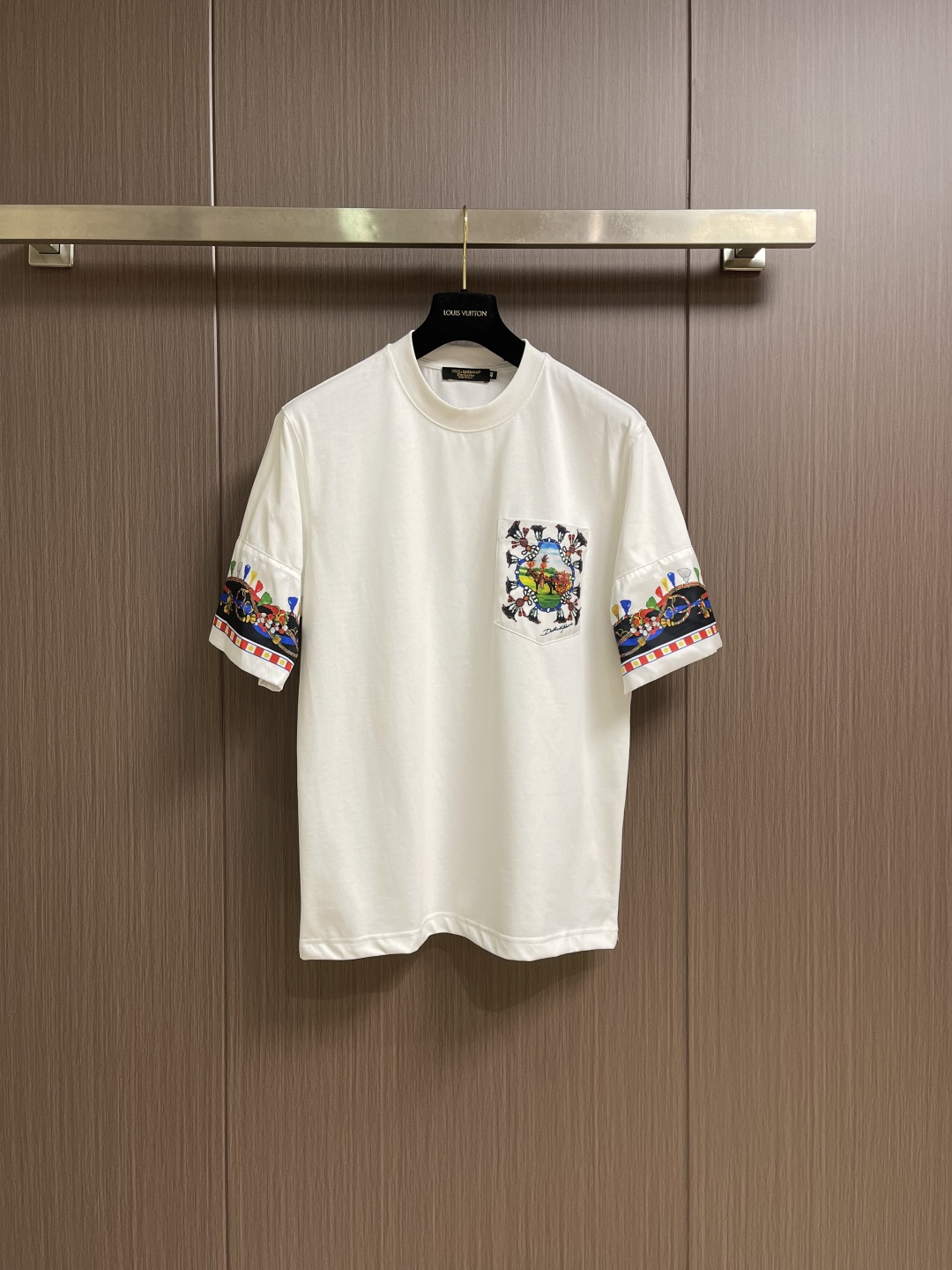 NO:735420,Support the after-sales service of DG DolceGabbana 2026ss summer new floral illustration jacquard men's casual short-sleeved T-shirt, customized same-tank dyed fabric, very comfortable to the touch, fine workmanship by the foundry, the upper body is very good. Size 44-46-48-50-52-54 M-4XL 44/M, length 69, shoulder width 44, bust 102 46/L, length 70  Shoulder width 45.5 Bust 106 48/XL Clothing length 71 Shoulder width 47 Bust 110 50/2XL Clothing length 72 Shoulder width 48.5 Bust 114 52/3XL Clothing length 73 Shoulder width 50 Bust 118 54/4XL  Length 74, shoulder width 51.5, bust 122,,Dolce&Gabbana,Dolce&Gabbana,T-shirt,tees,t-shirt,19860909支持年后售后 DG DolceGabbana 杜嘉班纳 2026ss夏季新款花卉插画提花男士休闲短袖T恤,定制 同缸染面料 手感非常舒服,代工厂精细做工,上身非常赞.尺码44-46-48-50-52-54 M-4XL 44/M 衣长69 肩宽44 胸围102 46/L 衣长70 肩宽45.5胸围106 48/XL衣长71肩宽47 胸围110 50/2XL 衣长72肩宽48.5 胸围114 52/3XL 衣长73肩宽50 胸围118 54/4XL 衣长74肩宽51.5胸围122,,Dolce&Gabbana,Dolce&Gabbana,T-shirt,tees，t-shirt,,Men's clothing