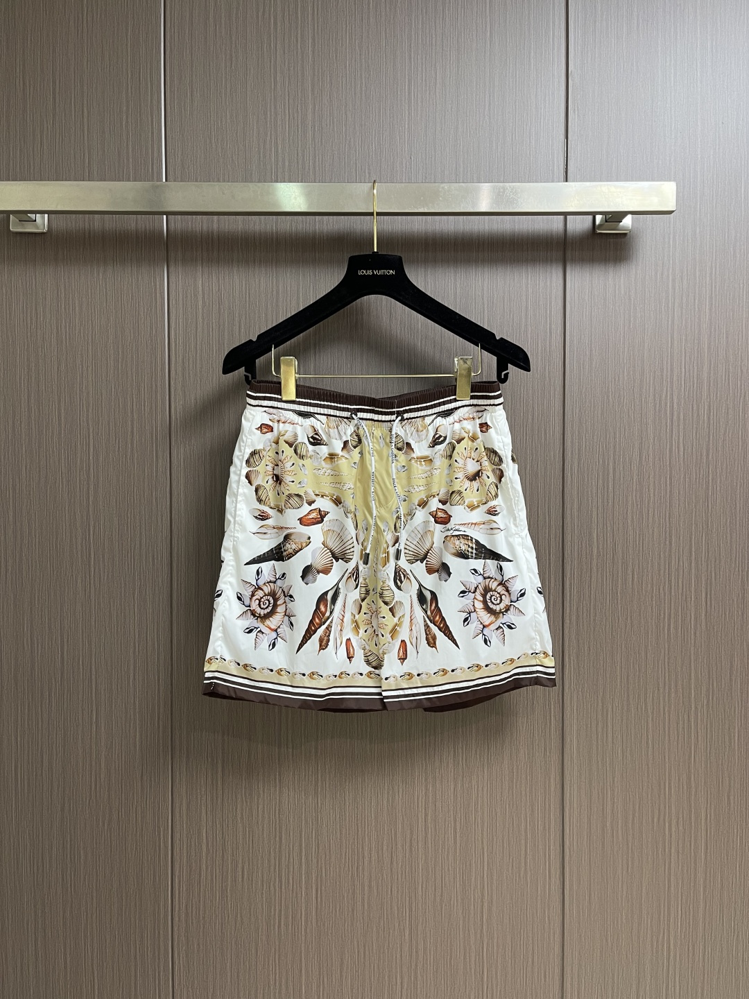 NO:735400,Support after-sales after-sales service DolceGabbana DG 2026ss summer new fashion beach shorts, classic brand logo.  Made from selected high-quality polyester fiber fabrics, it feels delicate and is a must-have item for summer. The upper body effect is super handsome!  Size 44-54 M-4XL,,Dolce&Gabbana,Dolce&Gabbana,shorts,19860909支持年后售后 DolceGabbana杜嘉班纳 DG 2026ss夏季新款时尚沙滩裤短裤,经典品牌logo．精选优质聚酯纤维面料、手感细腻,夏季必备单品、上身效果超帅气！尺码44-54 M-4XL,,Dolce&Gabbana,Dolce&Gabbana,shorts,,Men's clothing