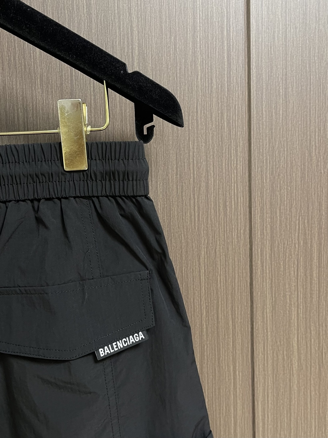 Balenciaga 宽松阔腿裤，重工艺水洗个性系列，简直就是量身定制的 style，满满早春的feel